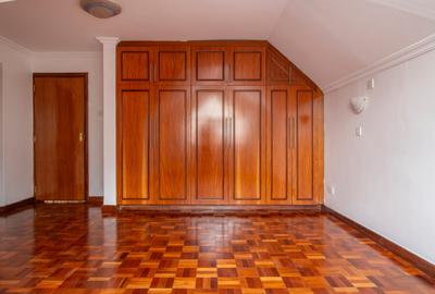 5 Bed Townhouse with Staff Quarters in Lavington