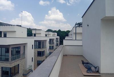 4 Bed Townhouse with En Suite at Lavington Green