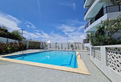 3 Bed Apartment with En Suite at Green Wood Drive - 2