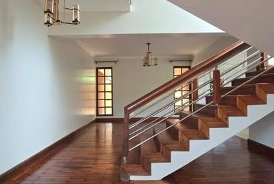 5 Bed House with En Suite in Runda - 3