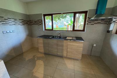 5 Bed Townhouse with En Suite in Lavington