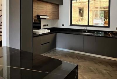 4 Bed Villa with En Suite in Lavington - 2