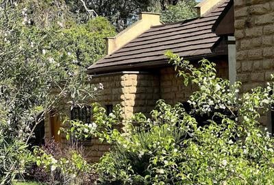 5 Bed House with En Suite at Hardy Area - 2