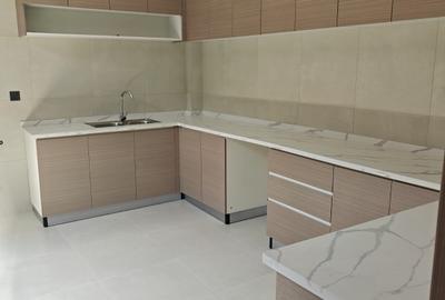 6 Bed House with En Suite in Nyari