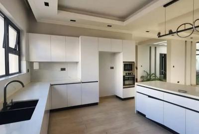 5 Bed Townhouse with En Suite at Lavington Green - 3