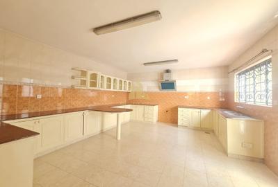 4 Bed Townhouse with En Suite in Westlands Area - 2