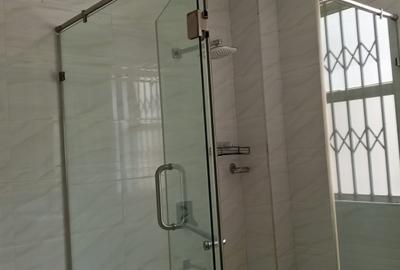 5 Bed Townhouse with En Suite in Lavington - 3