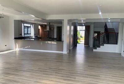 5 Bed Townhouse with En Suite in Runda - 3