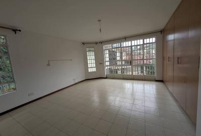 4 Bed House with En Suite in Spring Valley - 4