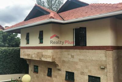 6 Bed House with En Suite in Nyari