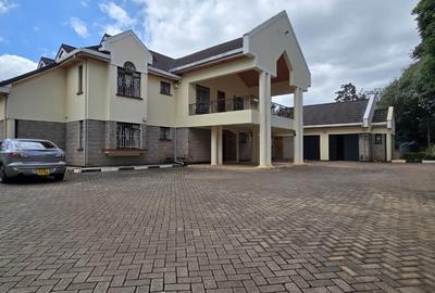 6 Bed House with En Suite in Runda