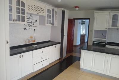 5 Bed House with En Suite at