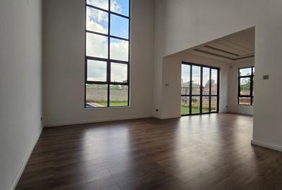 5 Bed House with En Suite in Lavington - 3