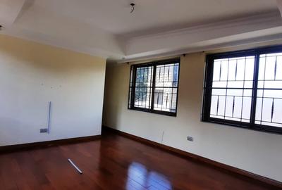 5 Bed Townhouse with En Suite in Lavington - 3