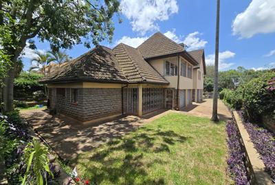5 Bed House with En Suite in Runda