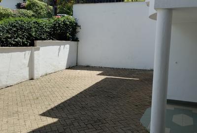 5 Bed Townhouse with En Suite at Riverside - 2