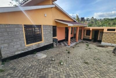 4 Bed House with En Suite at Kahuho
