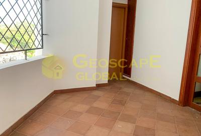 3 Bed Apartment with En Suite in Westlands Area - 4