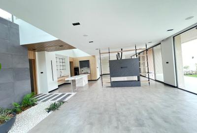 5 Bed Townhouse with En Suite in Lavington - 2