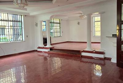 4 Bed Townhouse with En Suite at Mugumo Road - 3