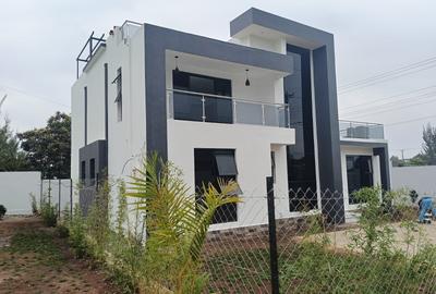 4 Bed Townhouse with En Suite at Mugutha