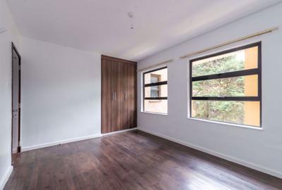 3 Bed Apartment with En Suite in Kileleshwa