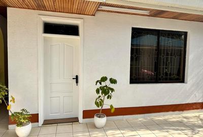 1 Bed House with En Suite at Baobab