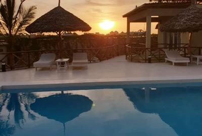 8 Bed House with En Suite in Watamu - 2