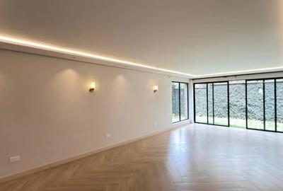 5 Bed Townhouse with En Suite in Lavington - 3