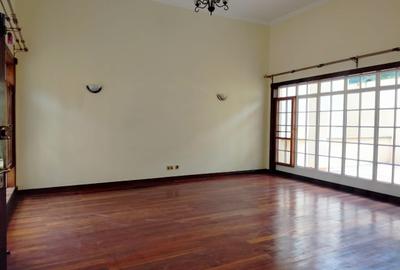 4 Bed Villa with En Suite in Kyuna - 4