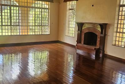 5 Bed House with En Suite in Runda