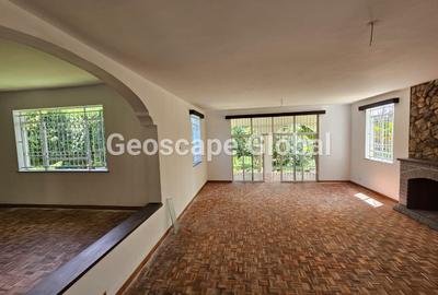 5 Bed House with En Suite in Runda - 2