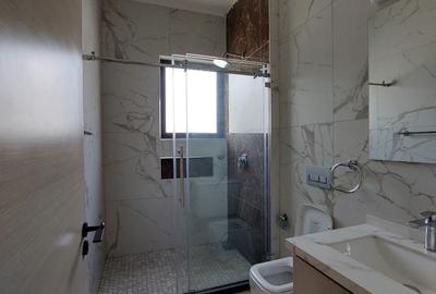 5 Bed Townhouse with En Suite in Lavington - 4