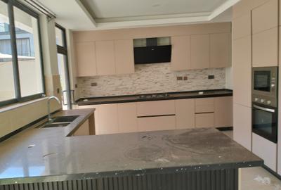 4 Bed Townhouse with En Suite in Lavington - 2