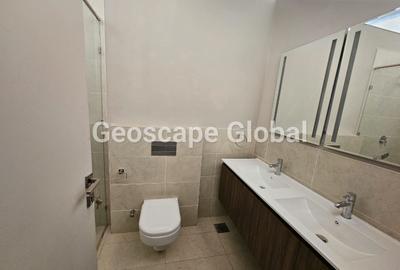 4 Bed House with En Suite in Runda