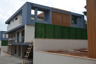 5 Bed Townhouse with En Suite in Lavington