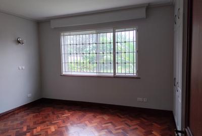 3 Bed House with En Suite at Runda Mumwe