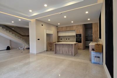 5 Bed Townhouse with En Suite in Westlands Area - 4