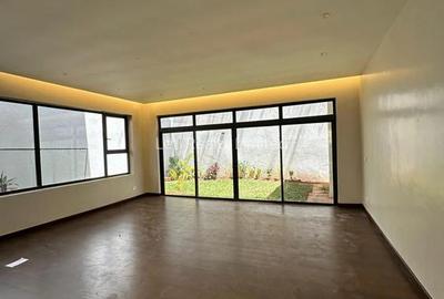 5 Bed Townhouse with En Suite in Lavington - 2