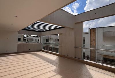 6 Bed Townhouse with En Suite in Lavington - 4