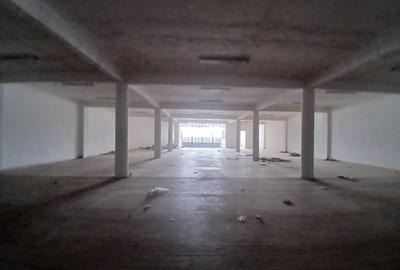 8,500 ft² Warehouse with Parking in Mlolongo - 3