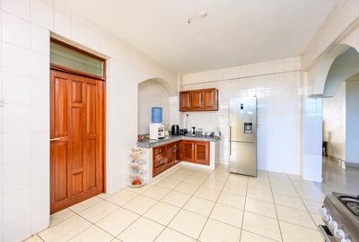 3 Bed Apartment with En Suite at Oceanic Road