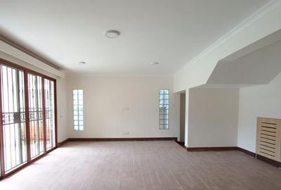 5 Bed Townhouse with En Suite in Spring Valley - 4