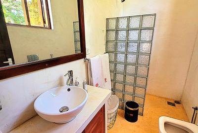 5 Bed Villa with En Suite in Diani