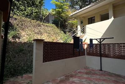 5 Bed Townhouse with En Suite at Rosslyn Rd - 3