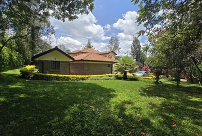 5 Bed House with En Suite in Runda - 2