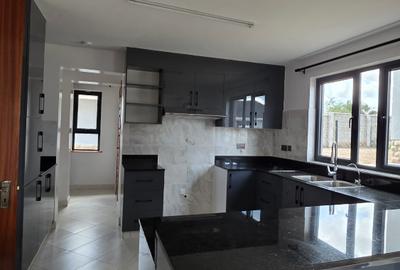 4 Bed Townhouse with En Suite at Arthiriver - 2