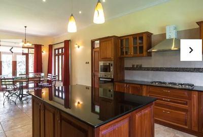 5 Bed Villa with En Suite in Karen