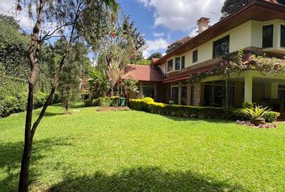 5 Bed Villa with En Suite in Rosslyn - 3