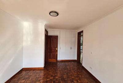 4 Bed House with En Suite in Nyari - 2